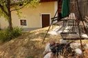 Schwenkgrill an der Feuerstelle