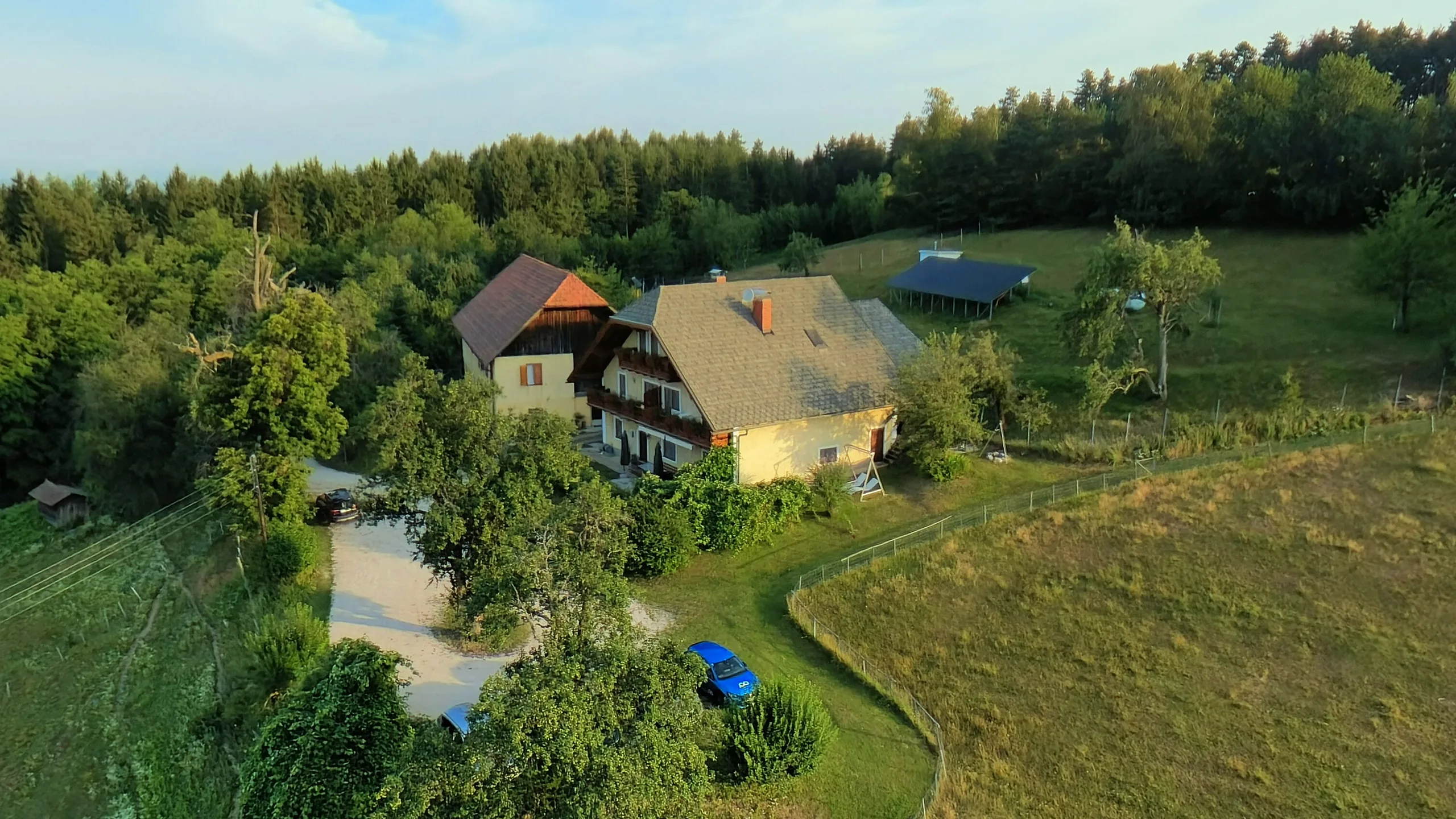 Das Ferienhaus auf der Kuppe in der Morgensonne