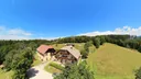 Freie Wiesen rund ums Haus
