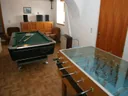 Clubraum mit Pool-Billard und Tischfußball