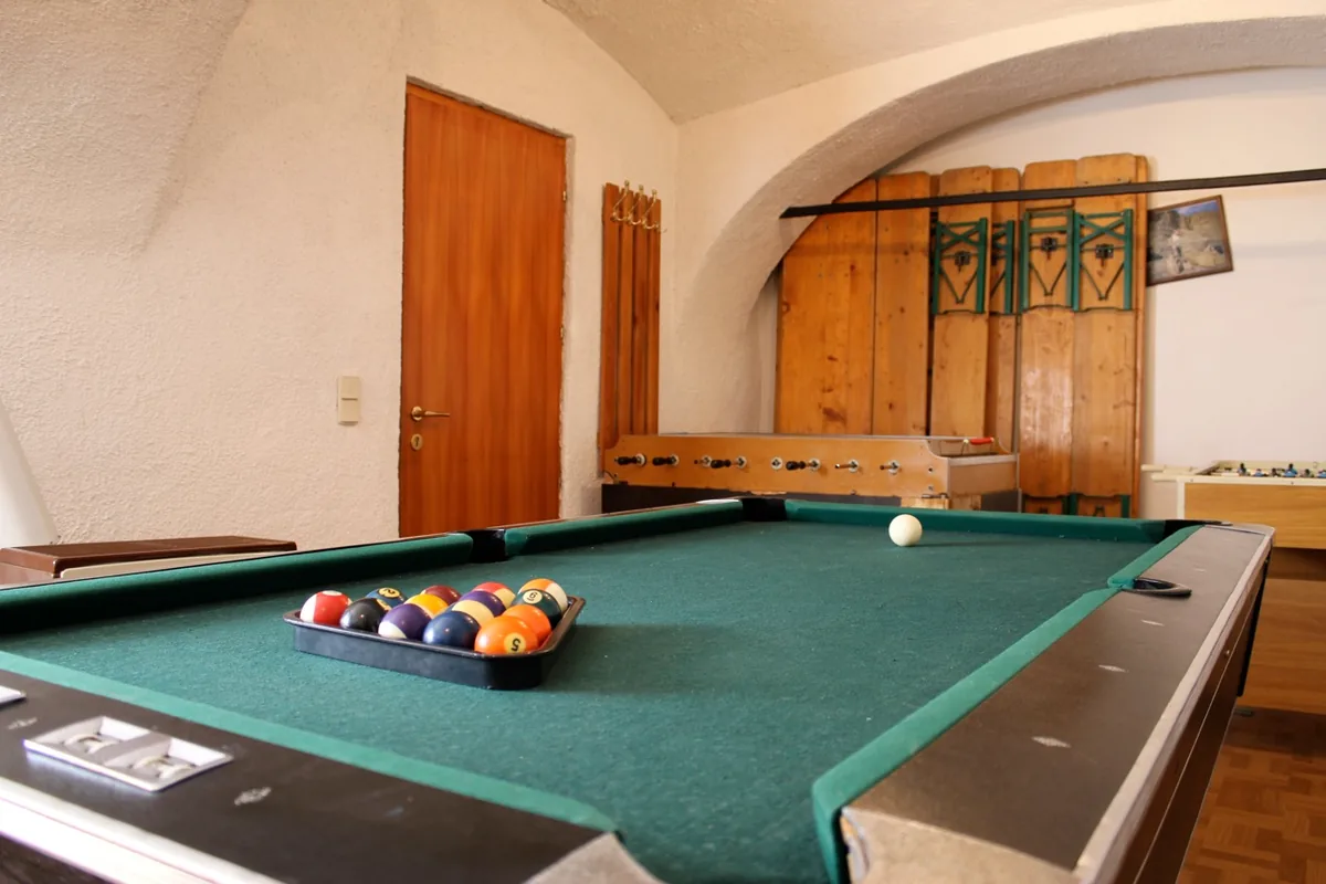 Billard und Tischfußball im Spielraum