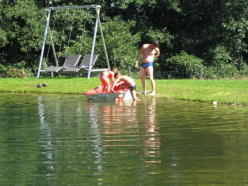 Tretboot-Spaß auf dem Naturteich