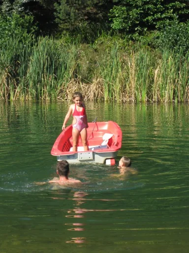Wassererlebnis und Boot fahren am Naturteich